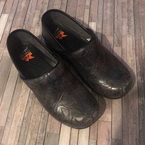 Dansko xp clogs